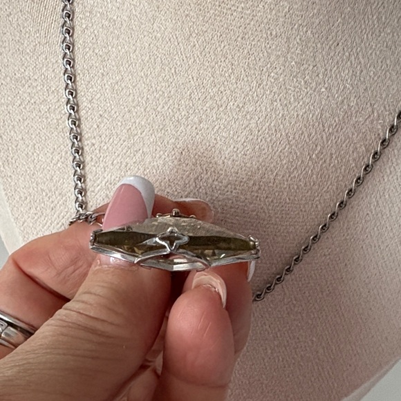 Elegant Silver Necklace with Yellow Gemstone - Picture 5 of 9